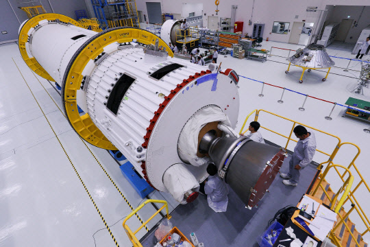 오는 28일 고흥 나로우주센터에서 발사될 예정인 '한국형발사체(누리호)'의 엔진 시험발사체 모습. 항우연 제공